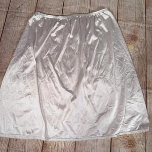 Vassarette Medium 20” Half Slip